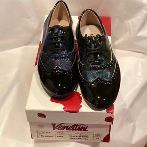 Venettini Louis shoe size 31- one of a kind -2 color shoes in 1 pair.  *Unique*